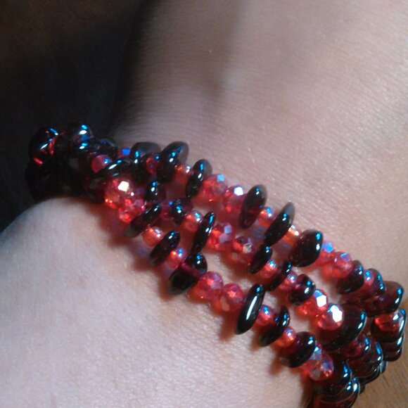 Indian Garnet and Seed Bead Triple Strand Magnetic Clasp Bracelet - Picture 3 of 9